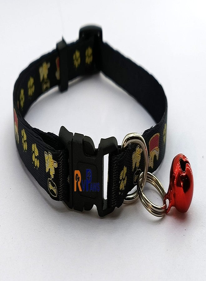 Pups&Pets طوق للقطط والجراء مطبوع عليه جرس، طوق أساسي للكلاب والقطط، مشبك قابل للتعديل، طوق من النايلون للقطط والكلاب الصغيرة مع جرس 10 مم (أسود) - Image 1